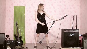 WeAreHairy - Malika - Naked Guitar