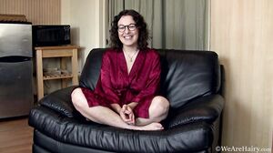 WeAreHairy - Tamar - Interview Robe Strips