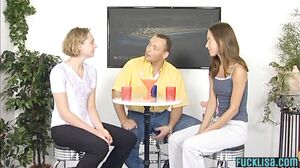 Die 2 Studentinen und der Stecher von nebenan p1