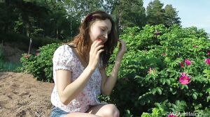 WeAreHairy - Nata - Flowery Bushes