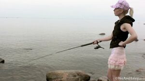 WeAreHairy - Nomi - fishing