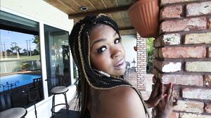 Diamond Monroe - Loves Going To Hotels
