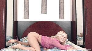 WeAreHairy - Allison - bed