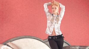 WeAreHairy - Allison - couch