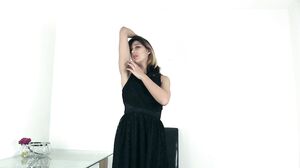 WeAreHairy - Aphrodite - Glass Table Black Chair