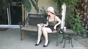 WeAreHairy - Apricot Pitts - Brown Chair Green Top