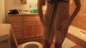 Submissive slut gets facialized in ffm trio