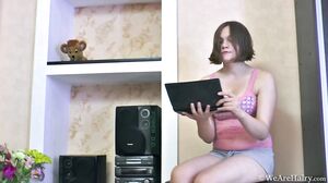 WeAreHairy - Clarissa - Pink Socks Makeup Case