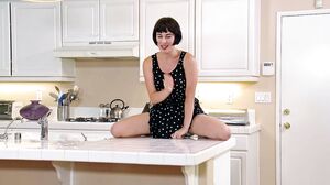 WeAreHairy - Cocco - Kitchen Stripping