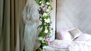 WeAreHairy - Dominique - Grey Dress Flower Bed