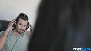 Lucious teen singer Aaliyah Hadid swaps mic for dude's big monster cock GP482