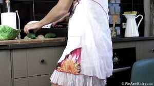 WeAreHairy - Simona - Flower Dress Dark Table