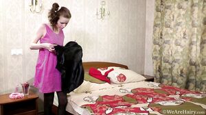 WeAreHairy - Vanessa T - Golden Leaves