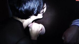 Gloryhole premiere - 3 Schwänze entsaftet mit Masken-La