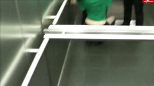 Skandal Im Aufzug vom großen Hotel gefickt und blowjob