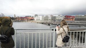 Holiday in Stockholm Turns Into 3waylesbian Glowstick P