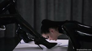 StraplessDildo - Mia - 02