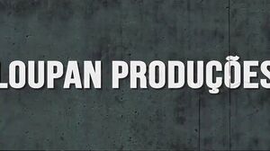 Hot redhead sitting on the roll with her ass and taking