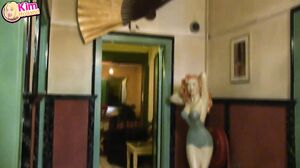 Ariane - Dit meisje wil als een neukslet gebruikt worde