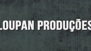 Novinha shows off in the bathtub after giving her pussy