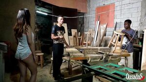 Meu tio saiu e entrei na marcenaria dele e dei para os funcionários sem camisinha - Amanda Borges