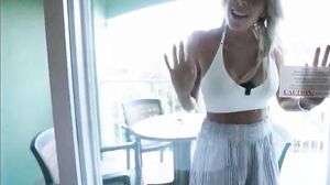 Auf dem Balkon stecken und gefickt