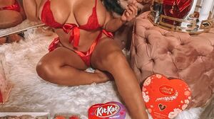 Thirsty MILF Jolee Rests Her Pussy Against Four BWC 1