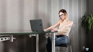 Sade Mare - Nerdy Cutie masturbating