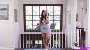 Latina Babe Kuleana Decides to Surrender Her Ass to a Delivery Man GP2251