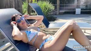 Vanessa Sky - Vanessa Has A Hungry Box