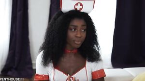 Nicole Kit, enfermera en casa