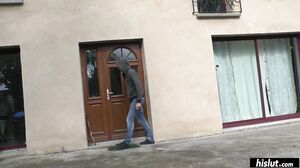 Jessica Farmer throws her legs over her studs shoulders for a deep fuck