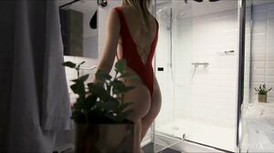 Oxana Chic - Wet Orgasm