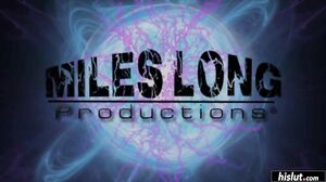 Shelby Paris lets Harmonie Marquise fuck her ass with a vibrator!