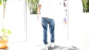 Ari Alectra - Chasing Her LA Dreams