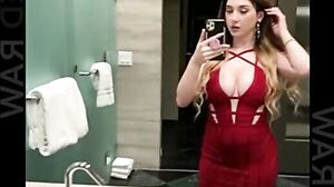 Dylann Vox and Sommer Isabella share the giant black co 2