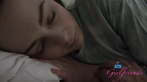 Aften Opal - Aften gets her pussy filled with cum in HD