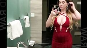 Dylann Vox and Sommer Isabella share the giant black co 3