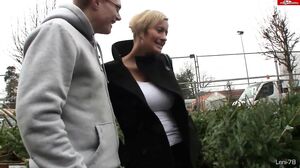 Leni-78 - Weihnachtsbaum-Verkäufer Public entsaftet