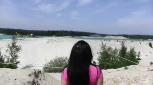 Anaal ontmaagd in de vrije natuur