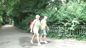 Sonja Geneukt en Paul kijkt toe - VurigVlaanderen-Meide