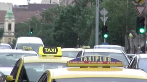 Amirah Adara & Maria Fiori - Strassenflirts