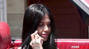 Busty Slut Yorgelis Carrillo Waxes Car Washer’s BBC GP2435