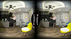 Candy Red has the best time of her pussy with a toy