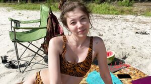 Vallery Ray - Swindle a Stranger on the Beach for Blowj