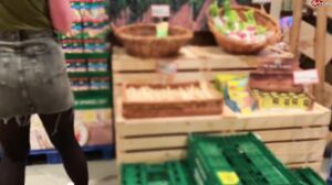 Devil Sophie - Extrem Public das Revier markiert - Lebe