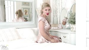 Beth Bennett - Dangerous curves! - VintageFlash