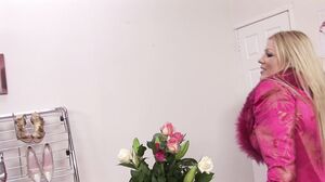 2 Girls 1 Guy - A boutique is a place where you gonna f