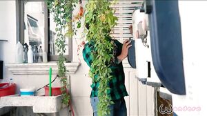 Helena Danae El plomero caliente se coge a mi esposa