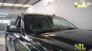 Giselle y Yamileth  - En el mecánico con la prima